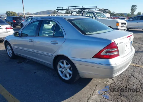 2003 Mercedes-Benz C 240 z USA, uszkodzony, nr VIN WDBRF61J13A480675